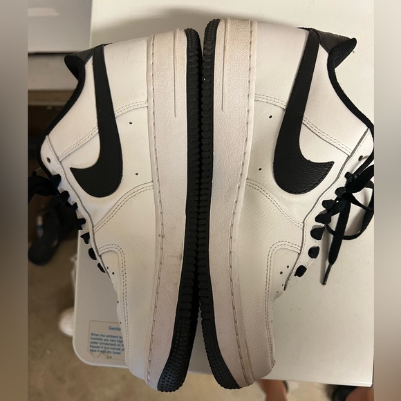 Nike Air Force 1 shoes. Size 8.5 - Picture 3 of 6